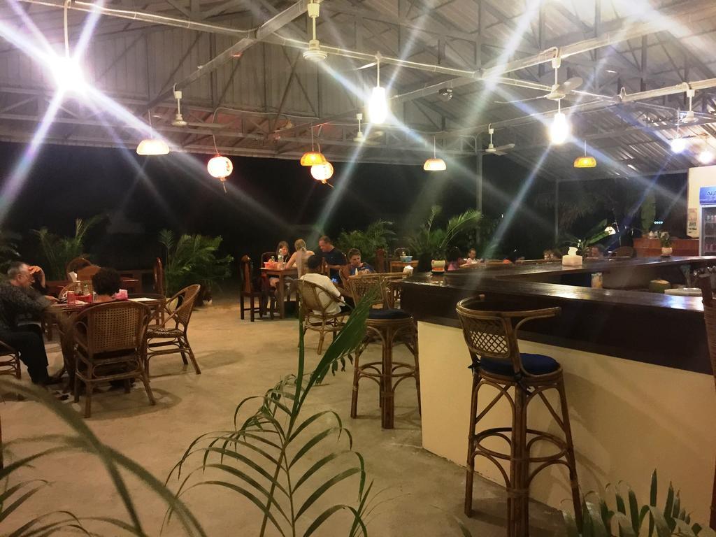 The Moonflower Bungalow Hotel Sihanoukville Exterior foto