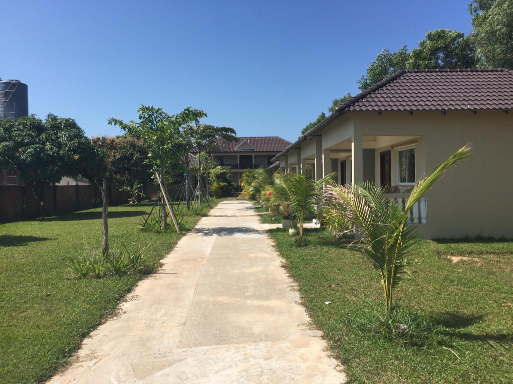 The Moonflower Bungalow Hotel Sihanoukville Exterior foto