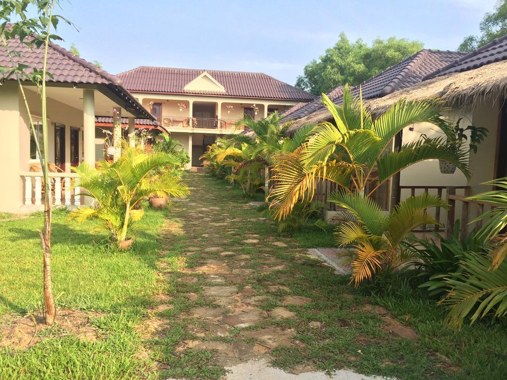 The Moonflower Bungalow Hotel Sihanoukville Exterior foto