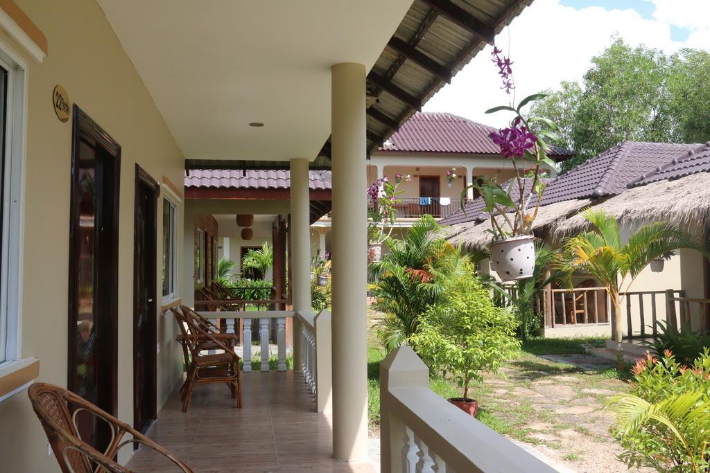The Moonflower Bungalow Hotel Sihanoukville Exterior foto