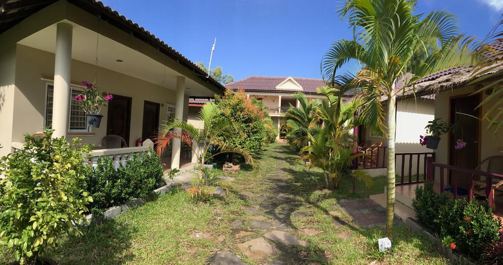 The Moonflower Bungalow Hotel Sihanoukville Exterior foto