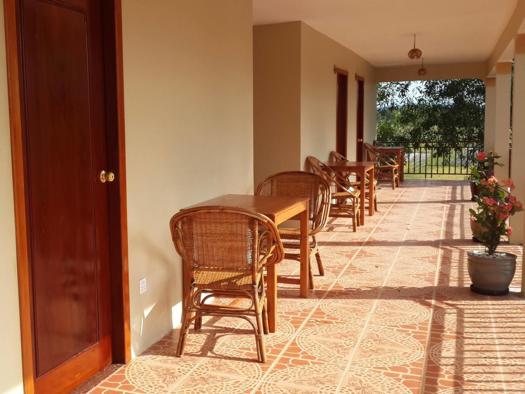 The Moonflower Bungalow Hotel Sihanoukville Exterior foto